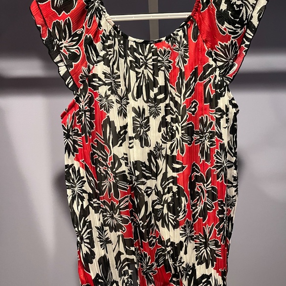 Roz & Ali Size Medium Black, Red, and White Top - Picture 4 of 5